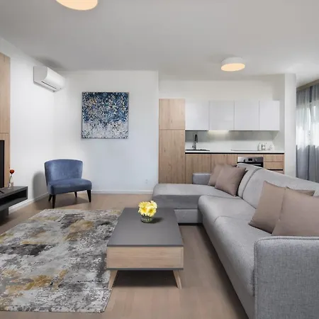 Sunset Garden Palace Apartments *