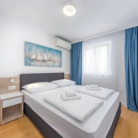 Sunset Garden Palace Apartments