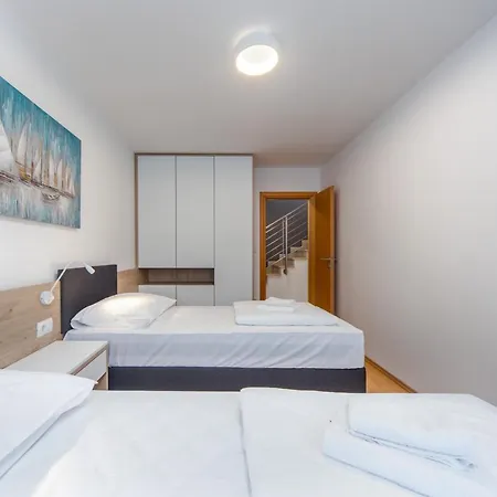 Sunset Garden Palace Apartments * Umag