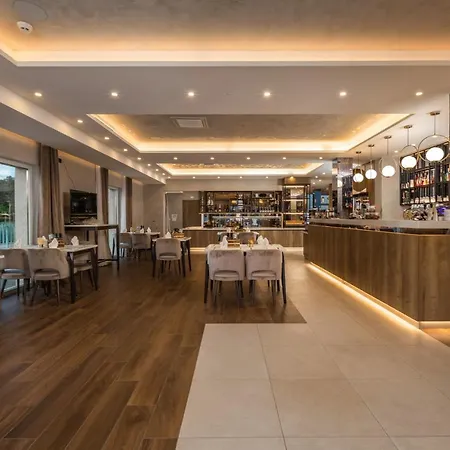 Sunset Garden Palace Apartments * Umag