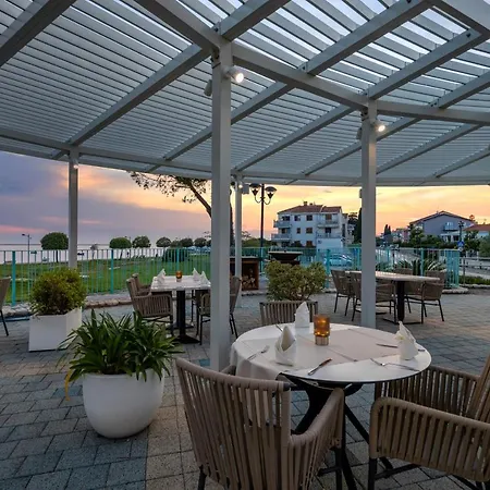 Sunset Garden Palace Apartments Apartman